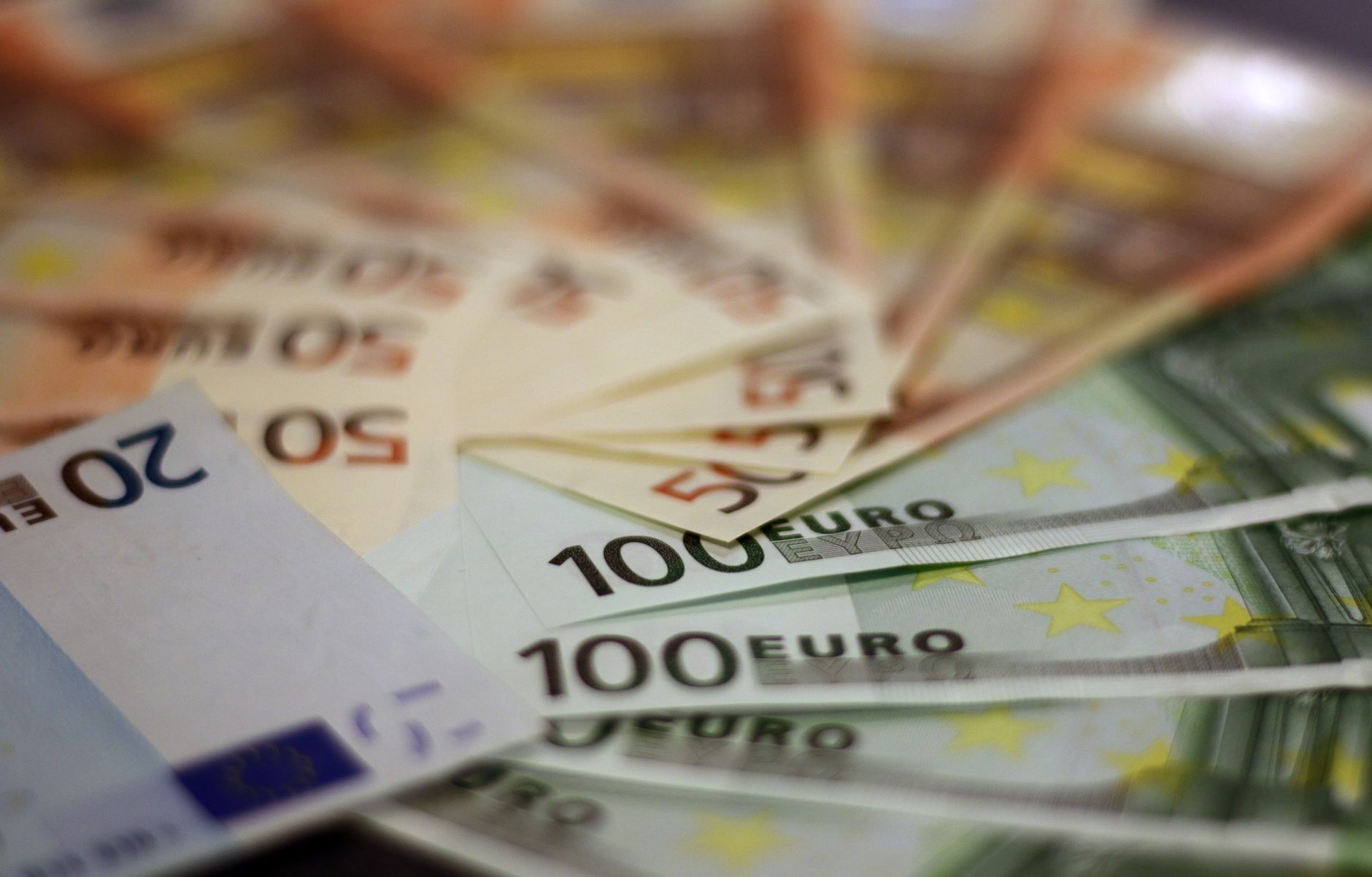 So viel bleibt netto von 2300 Euro brutto übrig