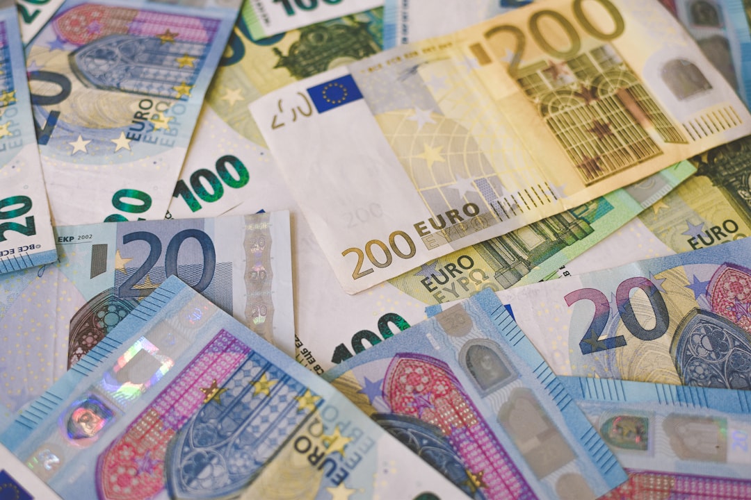 Was bleibt netto von 2200 Euro brutto? Berechnung & Abzüge